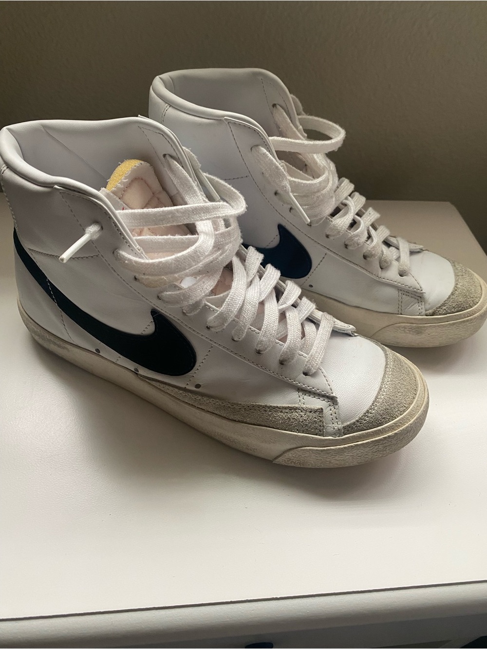 Nike White High-Top Sneakers with black Swoosh - retro 77